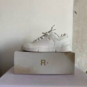 On The Roger Centre Court mens Sz 8.5 (Brand New)